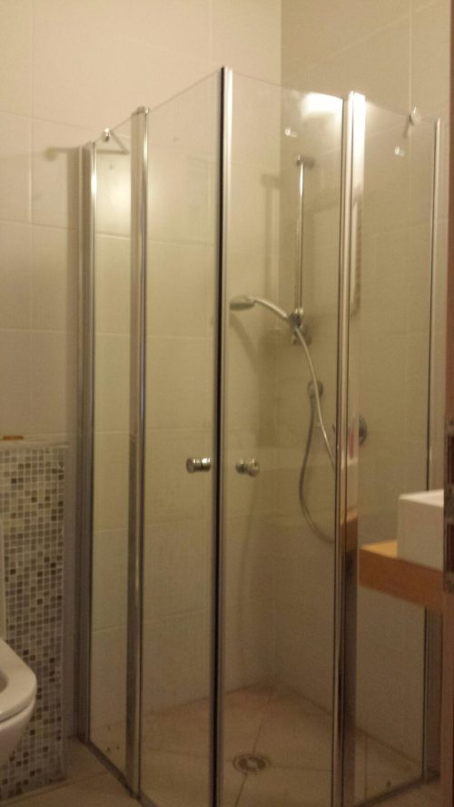 מקלחון חזית דלת אחת