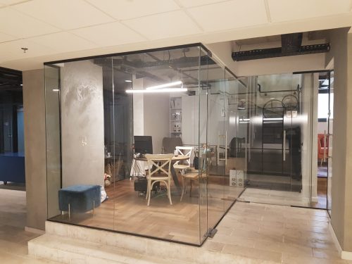 זכוכית לחללים משרדיים