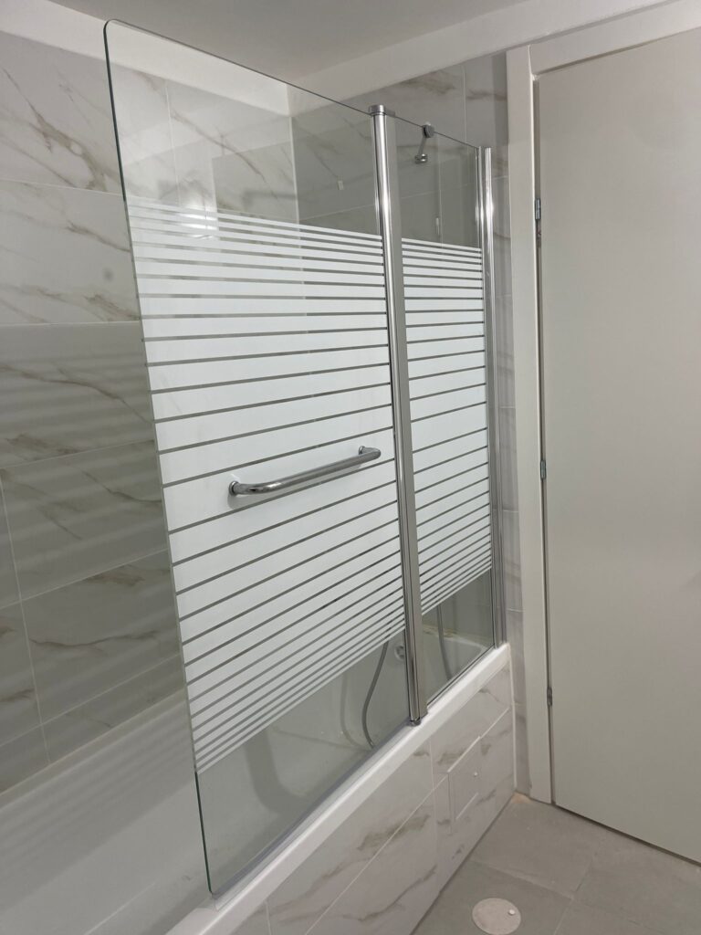 אמבטיון 120 קבוע 50 ס"מ ודלת 70 ס"מ