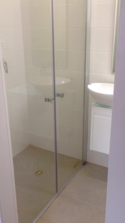 מקלחון חזית שתי דלתות מידה מיוחדת 140-145ס"מ