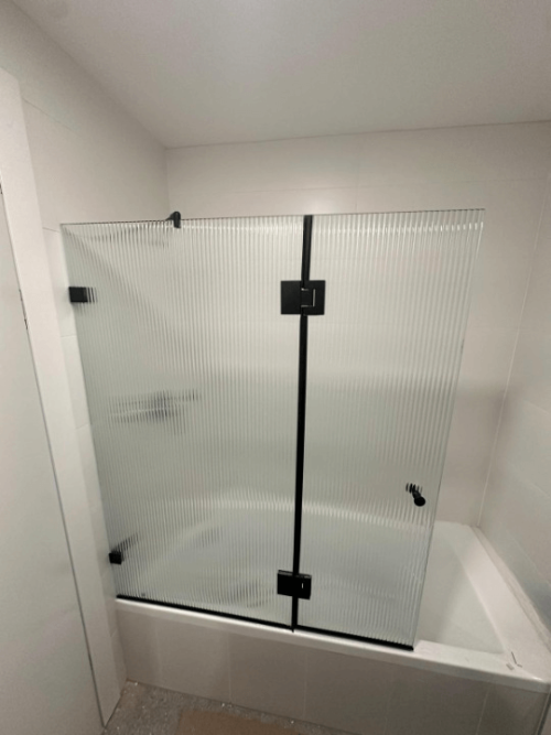 אמבטיון לפי מידה קבוע ודלת זכוכית גלינה פרזול שחור