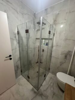 מקלחון הרמוניקה מתקפל עם צירים גרפיט מט זכוכית 8 מ"מ